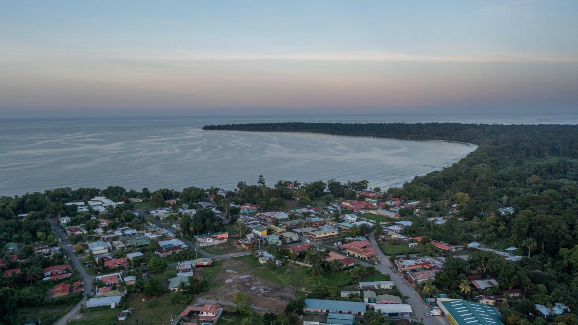 Namaitami Casa Hermosa Con Ac Y Piscina A Solo 650 Metros Del Parque Nacional Cahuita Eksteriør bilde